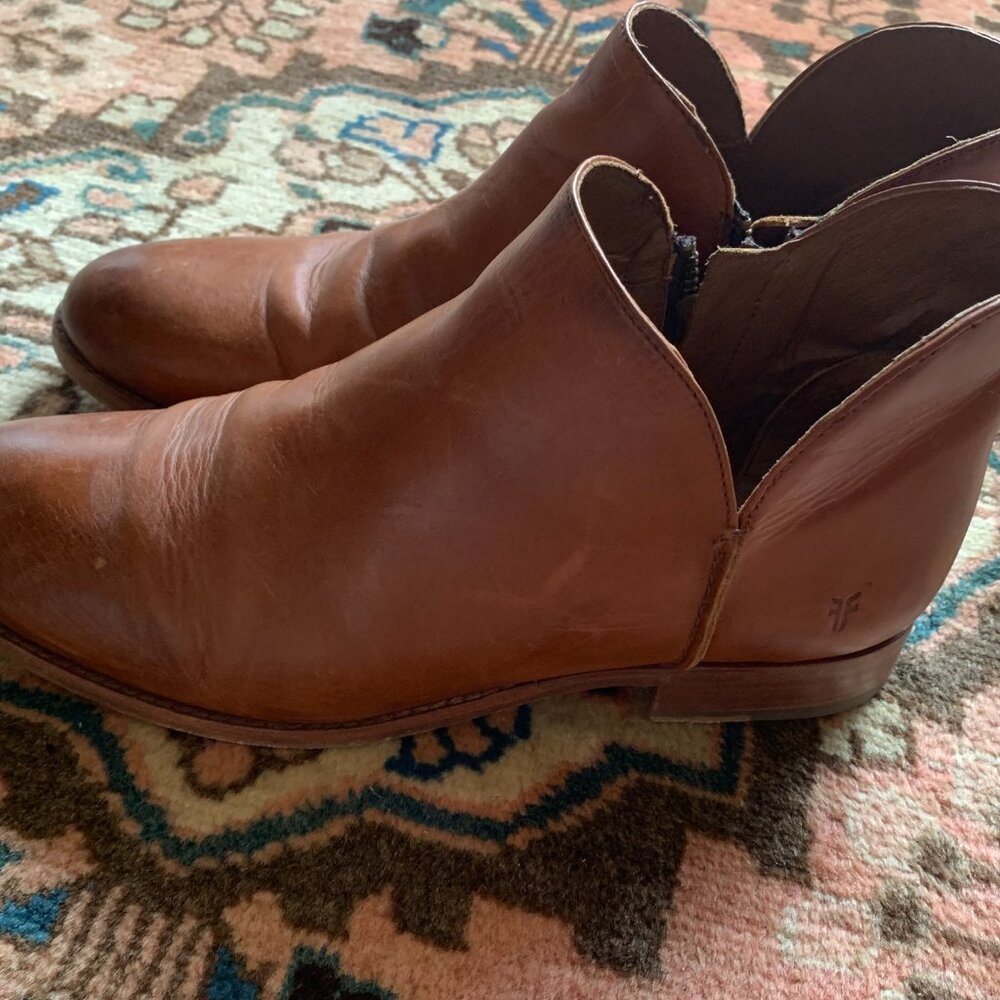 FRYE AND CO. Women's Brown Leather Ankle Booties - Picture 2 of 4